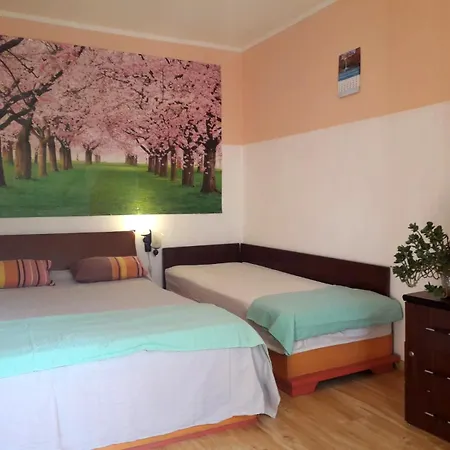Apartment Old Budget-friendly 2br Near Mamaia With Free Ac *